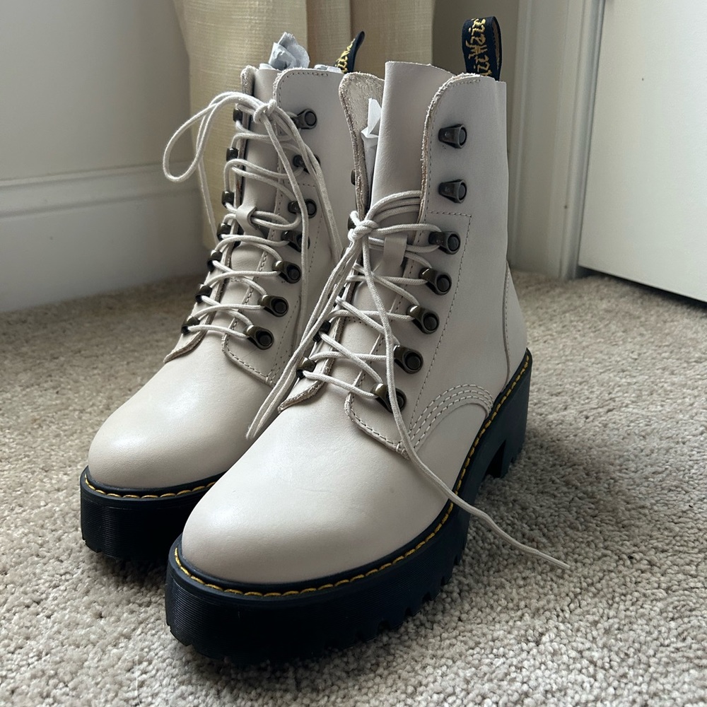 SOLD - DR MARTENS LEONA BOOTS